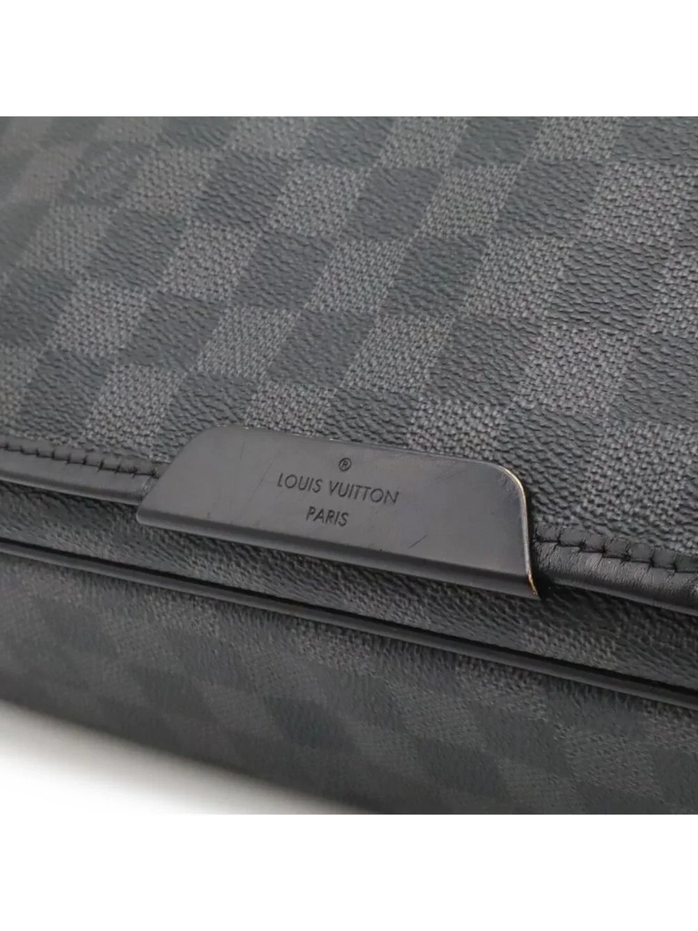 Louis Vuitton Damier Graphite Daniel MM Messenger Bag